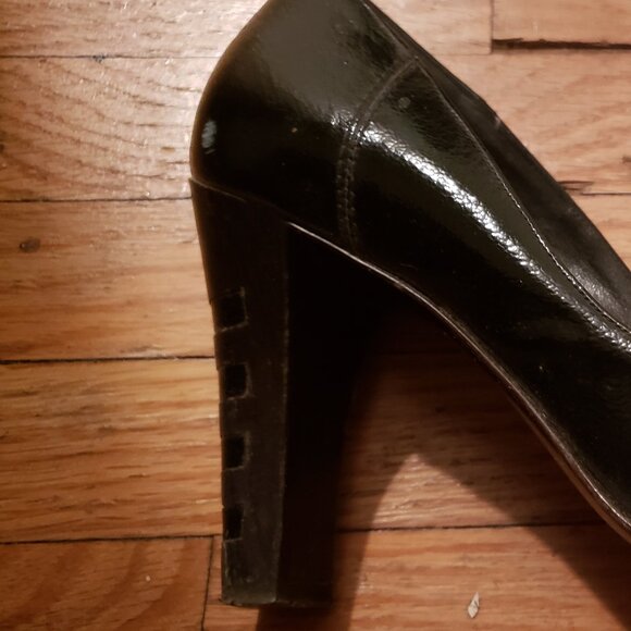 Designer Salvatore Ferragamo Black Patent Pumps Size 9.5 B - Picture 3 of 8